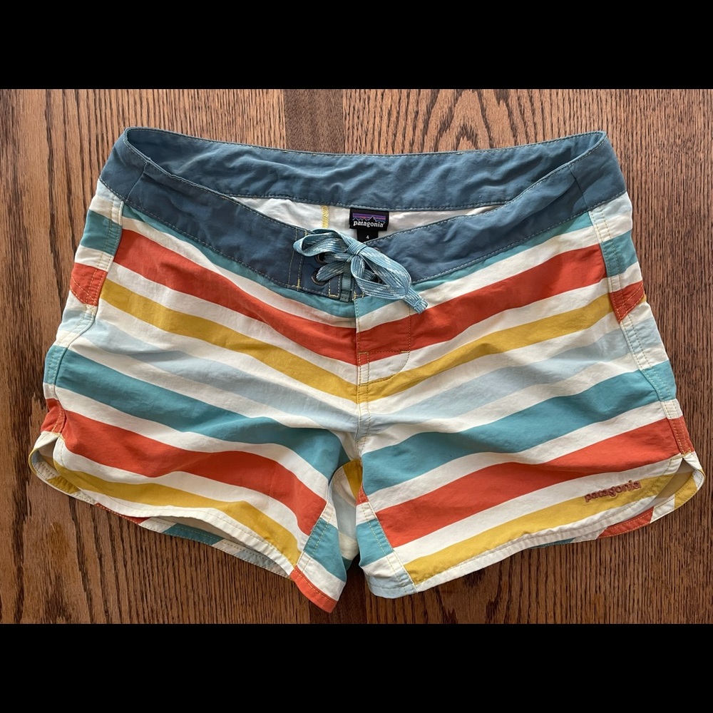 Patagonia Women’s Wavefarer board shorts